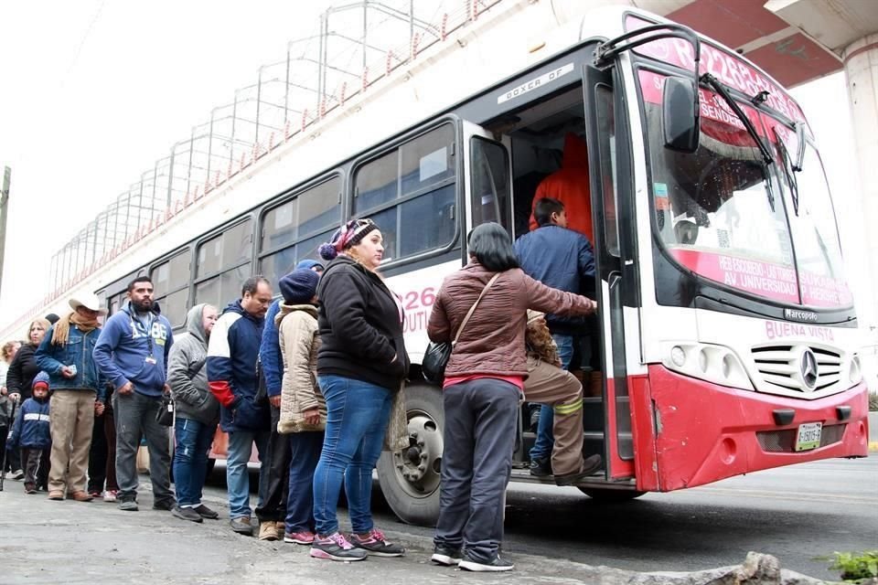 Se proyecta aumentar la tarifa en 2 pesos para quienes paguen en efectivo en unidades sin clima y 3 en las que si tienen clima.