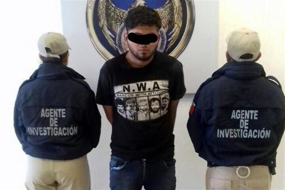 Eliseo 'N', alias 'El Titi'  de 23 años de edad, un presunto líder del Cártel de Santa Rosa de Lima fue detenido en Guanajuato.