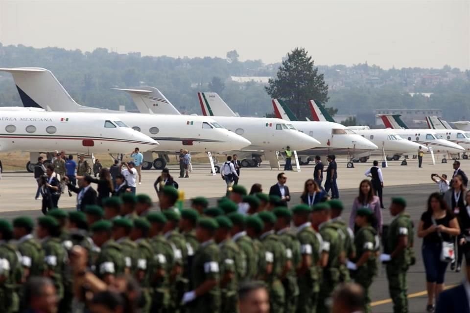 El funcionario participó en en la inauguración de la Feria Aeroespacial en Santa Lucía.