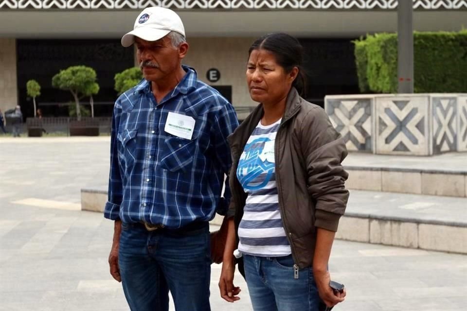 Floriberto Jesús Fuentes Trejo y Alicia Martínez Uribe, padres de Iván Fuentes, quien murió en el accidente en el que estuvo involucrado Cipriano Charrez.