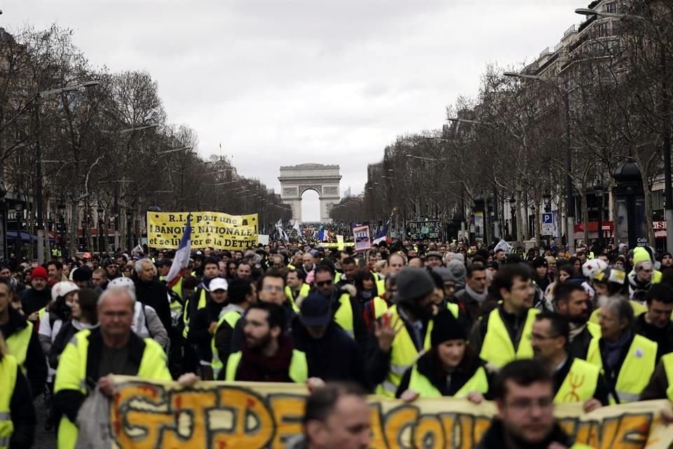 Los 'chalecos amarillos' protestarán en Francia en rechazo a los anuncios 'vagos' sobre reducción de impuestos por parte del Gobierno.