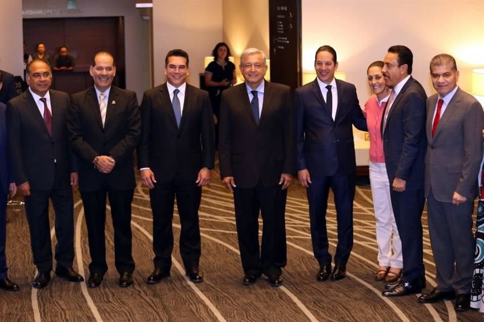 La reunión se realiza en un hotel del centro de la CDMX.