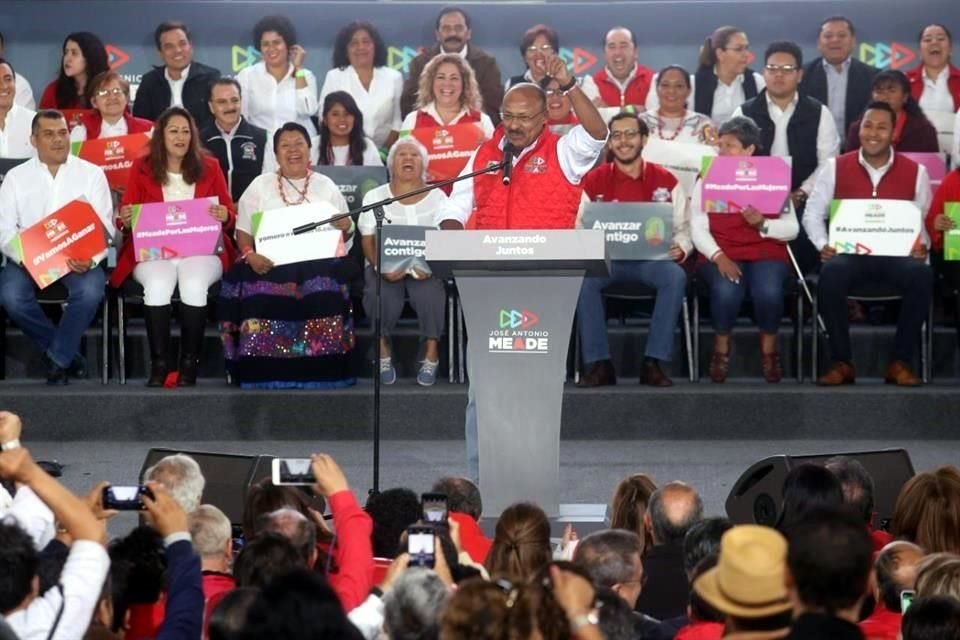 René Juárez, el nuevo dirigente nacional del PRI, abrió el evento denominado 'Avanzando Juntos'.