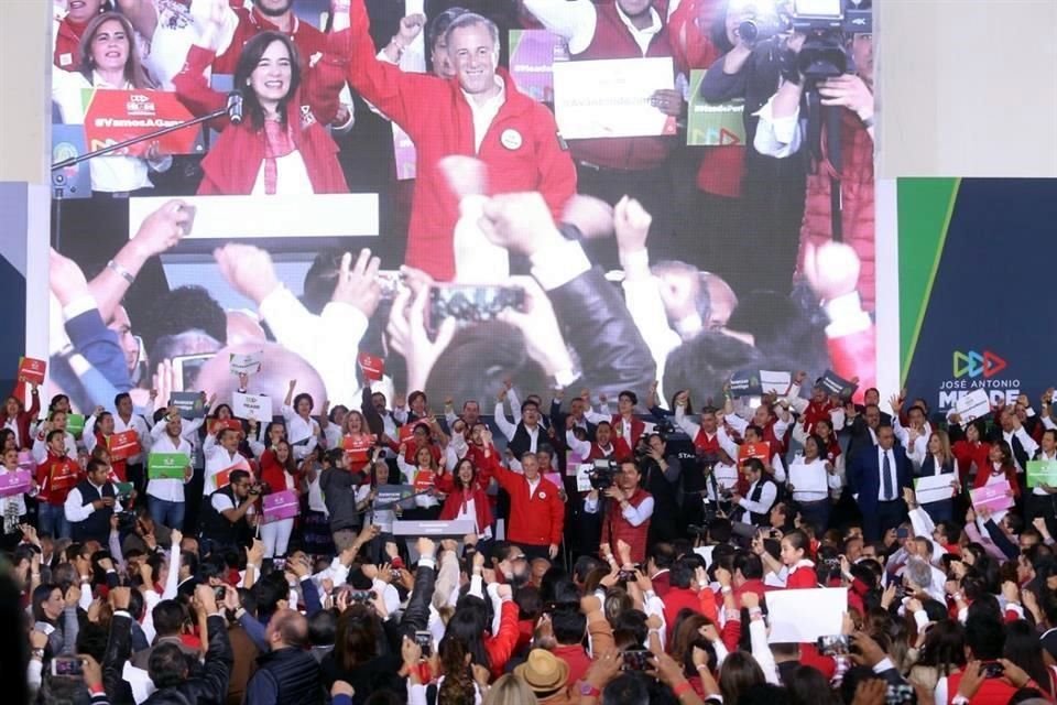 Arropan al candidato miembros de organizaciones como la CNOP, la CROC y la CTM.