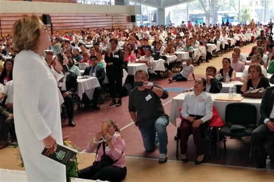 Docentes de la agrupación  Maestros por México y también de la sección 60 del IPN acudieron al llamado de Elba Esther Gordillo este Día del Trabajo.