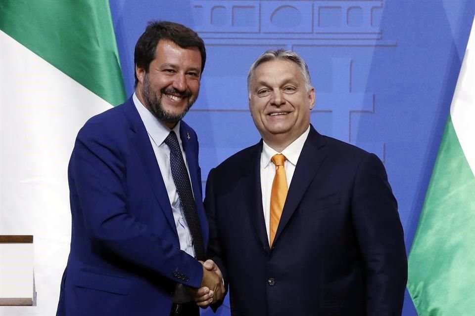 El líder de la Liga italiana, Matteo Salvini (izq.) y el Primer Ministro de Hungría, Viktor Orbán (der.) promueven una alianza ultraderechista para las elecciones europeas.