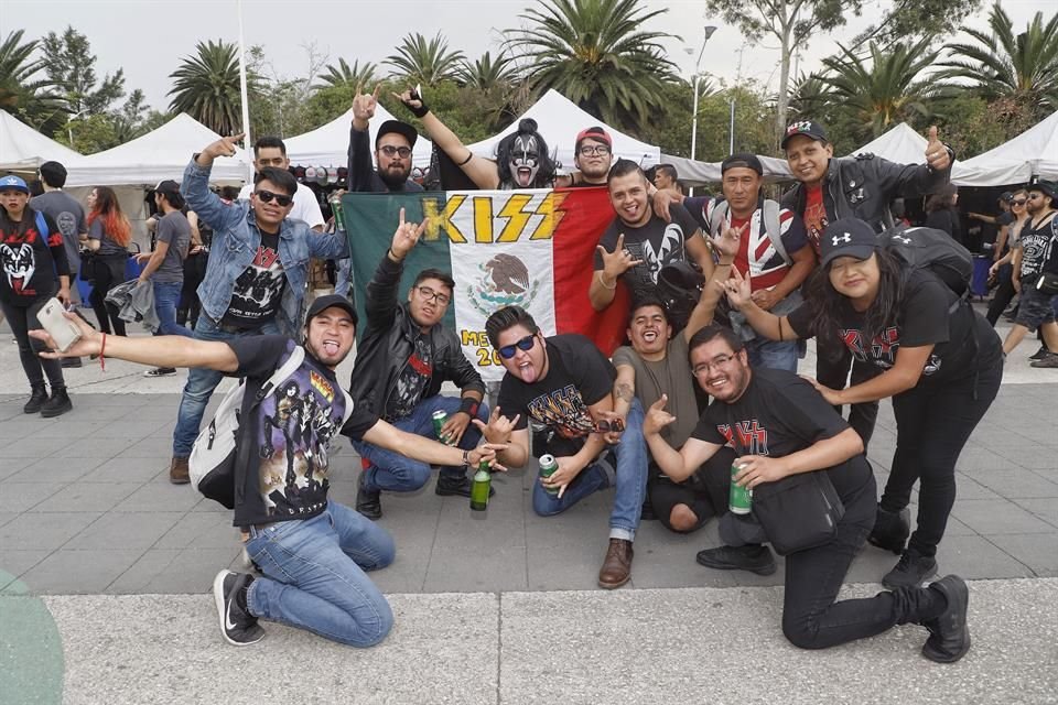 Los amantes del metal y hard rock se dieron cita desde temprana hora en el Autódromo.