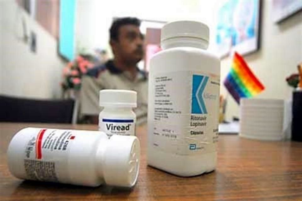 Un total de mil 700 millones de pesos se han ahorrado en la adquisición de medicamentos para el tratamiento del VIH.