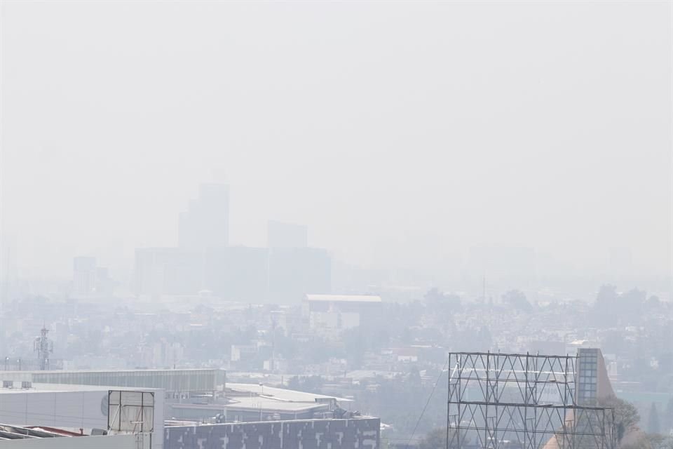 Ante los altos niveles de contaminación en los últimos días en la Ciudad, @CAMegalopolis llamó a evitar actividades físicas al aire libre y no usar leña, carbón, fumar o prender velas.