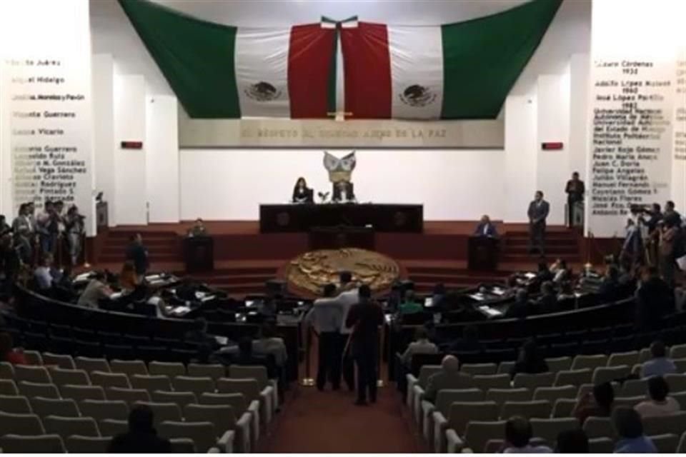 Los diputados locales avalaron la reforma con 25 votos a favor y sólo 2 en contra.