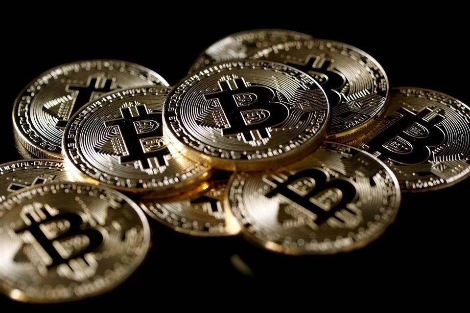 Los 12 años de vida del Bitcoin han estado salpicados de vertiginosas ganancias y desplomes igualmente abruptos. Tiene una gran volatilidad y sus mercados son mucho menos transparentes que los activos tradicionales.