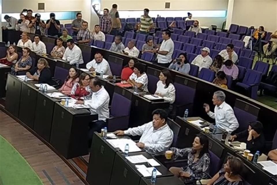 La primera sesión fue la de Campeche, donde se acordó con 32 votos a favor y dos en contra, validar el dictamen que se generó el pasado 9 de mayo en el Congreso de la Unión.