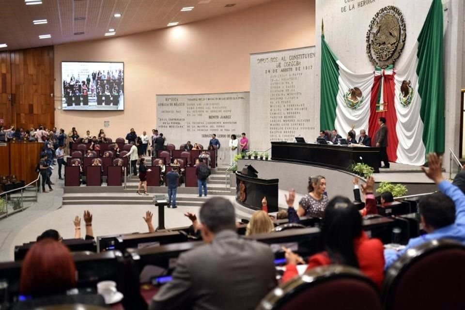 El Congreso de Veracruz es uno de los 17 que ya aprobó la minuta de la reforma educativa.