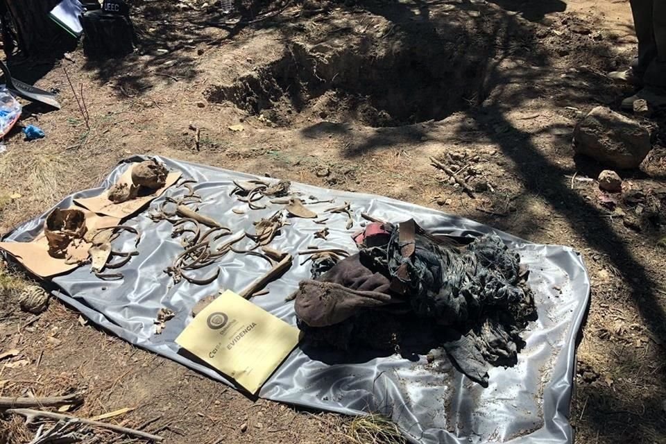 Autoridades de Chihuahua también localizaron una fosa clandestina con dos osamentas y restos óseos en la Sierra Tarahumara.