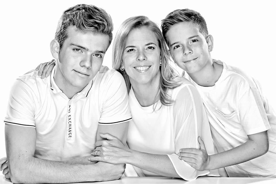 Catalina Erhard de Morales con Alejandro y Mauricio Morales Erhard