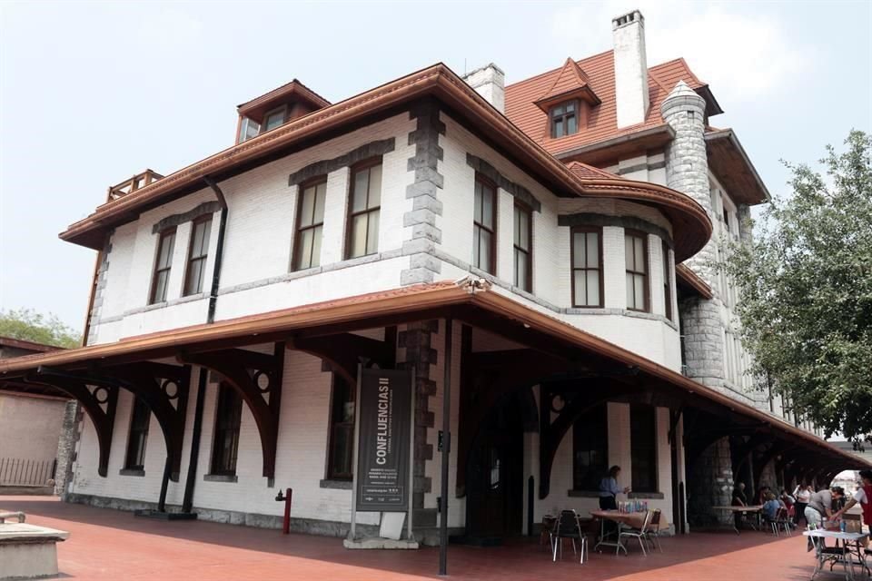 La Estación del Golfo cuenta con un lenguaje de importación, con estilo neorrománico richardsoniano.