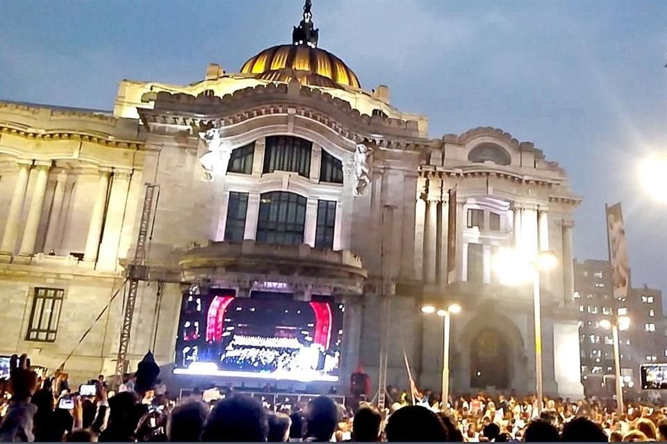 La noche del pasado 15 de mayo, en el Palacio de Bellas Artes se realizó un homenaje al líder de la Luz del Mundo, Naasón Joaquín García.