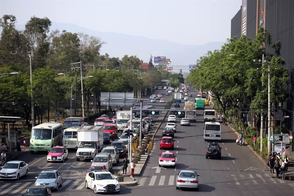 REFORMA publicó hoy que, mientras en 1989 el programa servía para sacar de circulación cada día laboral al 20 por ciento del parque vehicular, hoy sólo aplica para el 6 por ciento de los vehículos.  