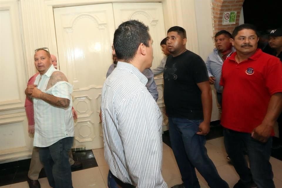 Los cetemistas se presentaron al restaurante Regio en Gonzalitos, ahí golpearon algunas personas que se encontraban al exterior.