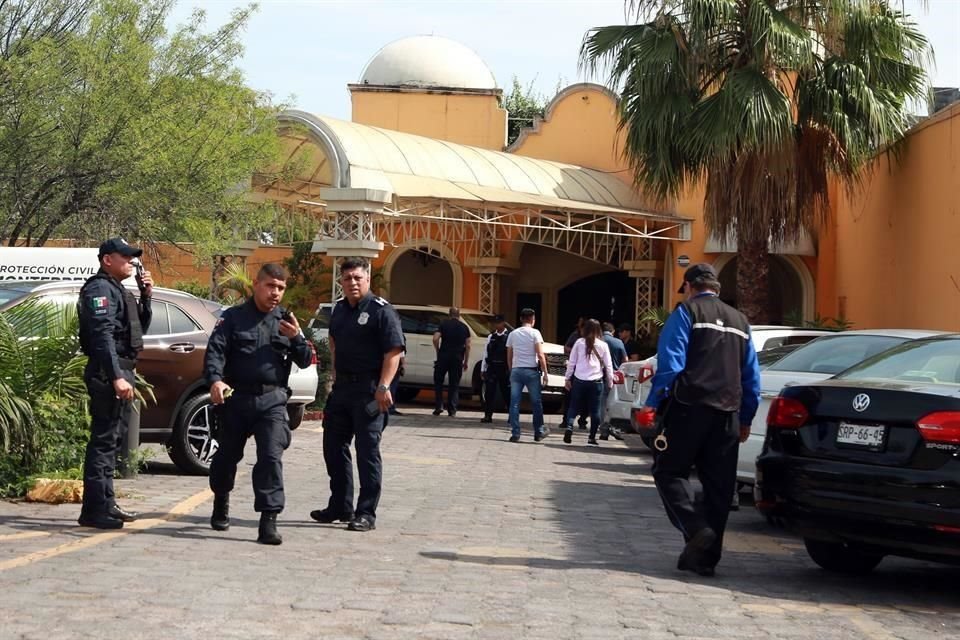 Los hechos causaron movilización policiaca al exterior del Restaurante.