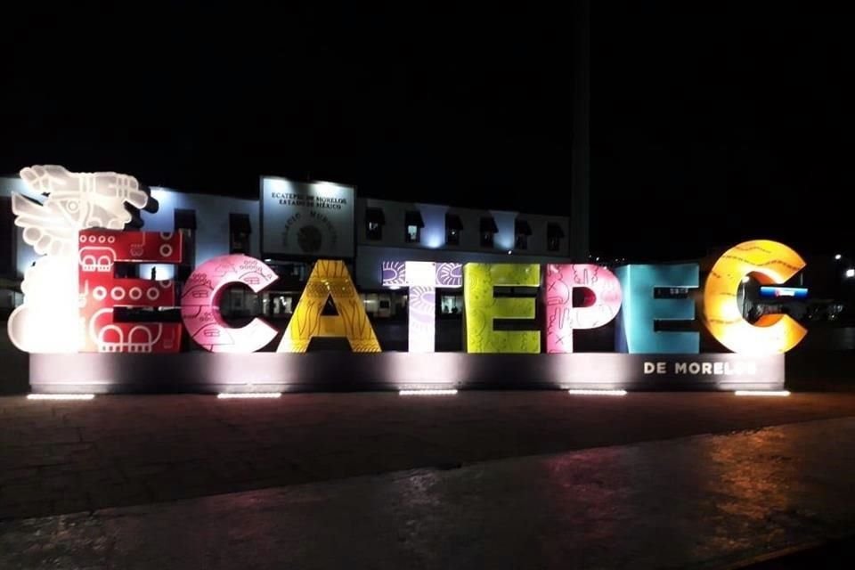 Las letras tienen glifos dibujados y representan a los Nueve Pueblos de Ecatepec.