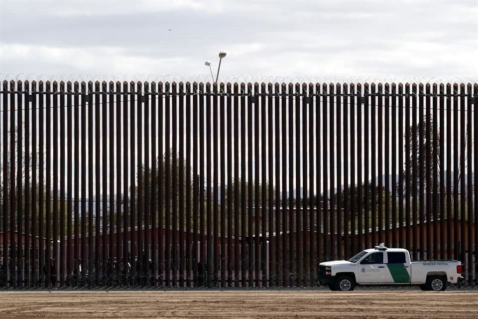 Trump aseguró que su Gobierno está construyendo un nuevo muro en la frontera sur; aseguró que se trata de una demolición y renovación de barreras viejas.