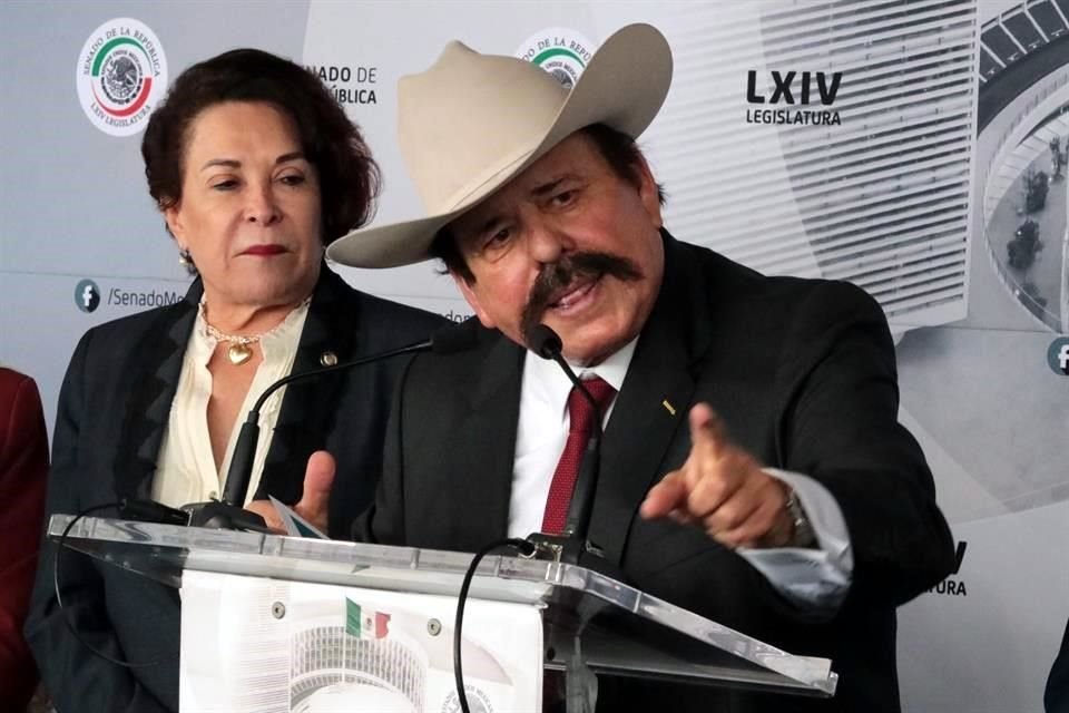 Guadiana apoyó la firma del decreto realizado esta semana por el Ejecutivo Federal en el que se compromete a renunciar a su facultad para la condonación de impuestos a los grandes consorcios.