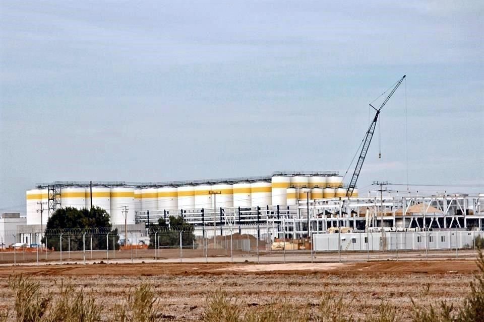 El proyecto que se pretende asentar en Mexicali, Baja California, ha generado inconformidad en activistas debido a la presunta falta de agua en la zona.