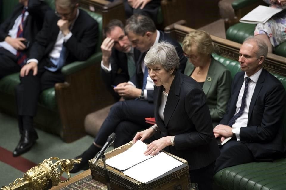 La Premier británica, Theresa May, determinará su futuro político en el Parlamento entre las crecientes presiones para que dimita.