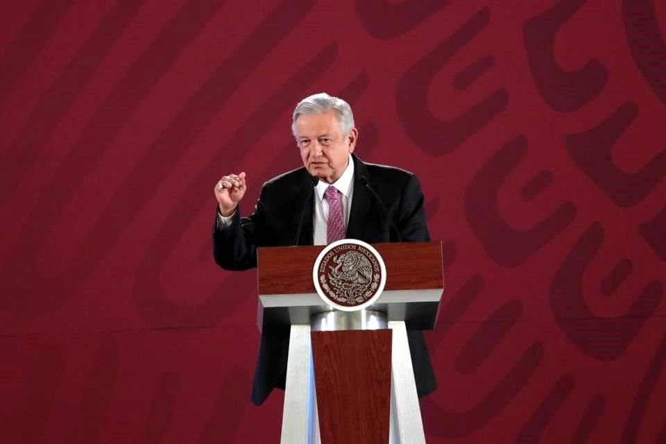 AMLO cuestionó quién entregó a REFORMA la lista de 36 periodistas y sus empresas que recibieron contratos en administración de EPN.