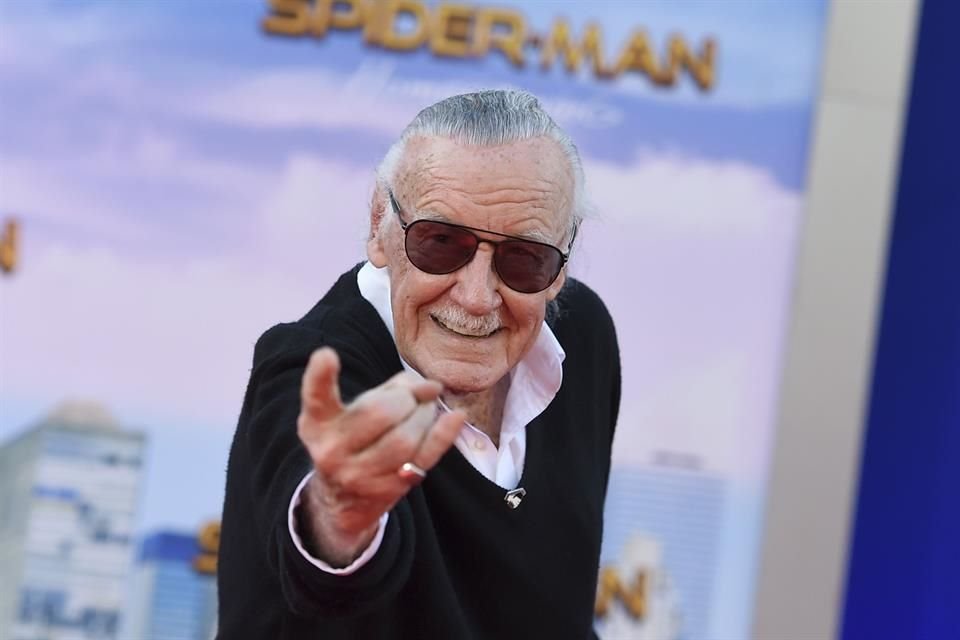 El ex mánager de Stan Lee fue arrestado bajo cargos que incluyen hurto mayor a un anciano y abuso de un adulto mayor.