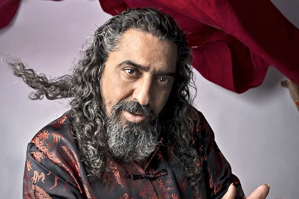 El cantante ha hecho participaciones especiales en cine, pero no va más allá; se presentará en julio en el Teatro del Parque Interlomas.