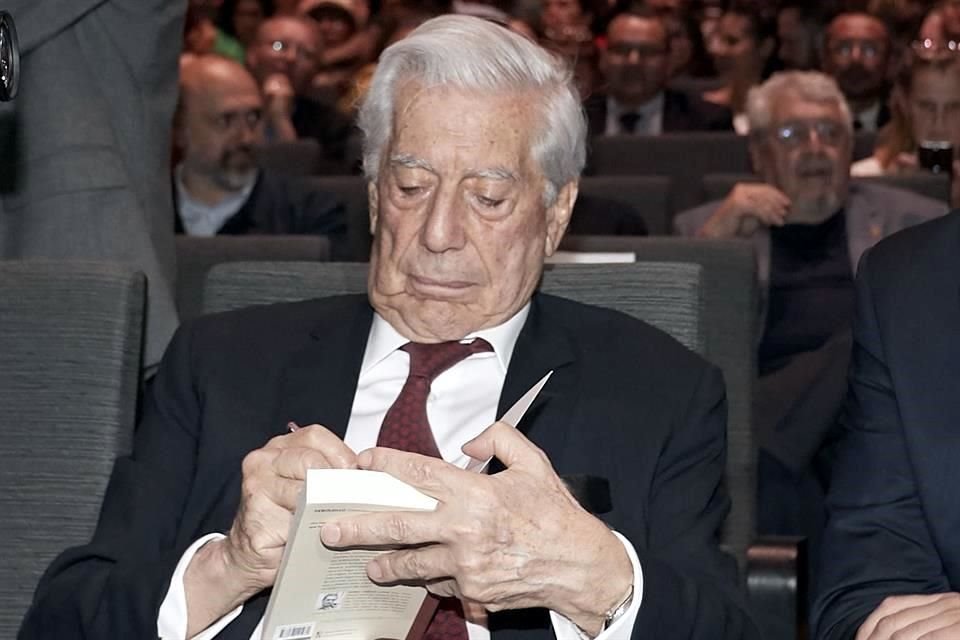 Vargas Llosa decidió no subir al estrado durante la inauguración del evento en el Conjunto de Artes Escénicas.