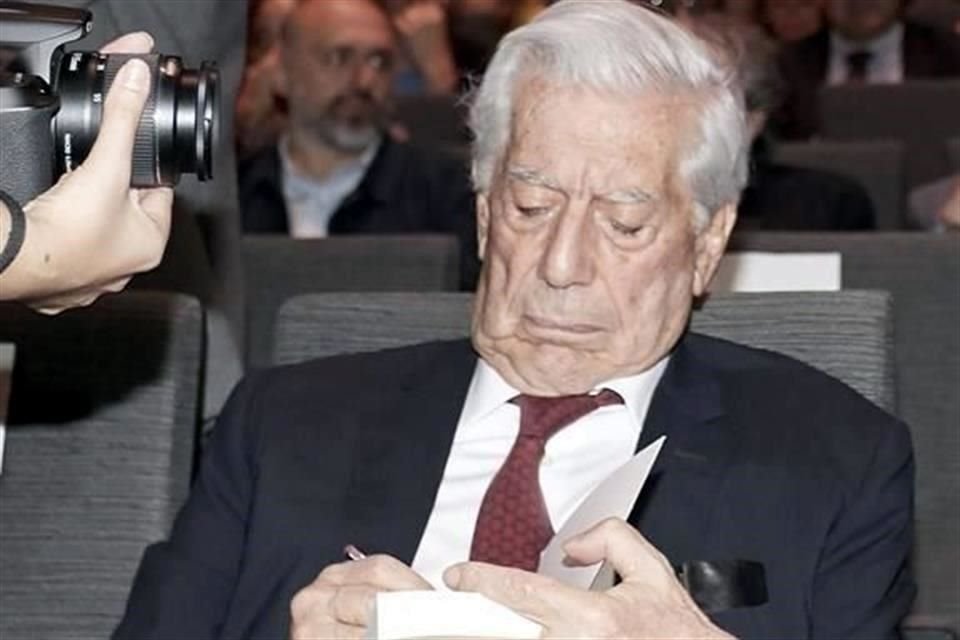 Durante la Bienal de Novela Vargas Llosa, los cinco autores finalistas reflexionaron sobre cómo la novela recoge historias y memorias.