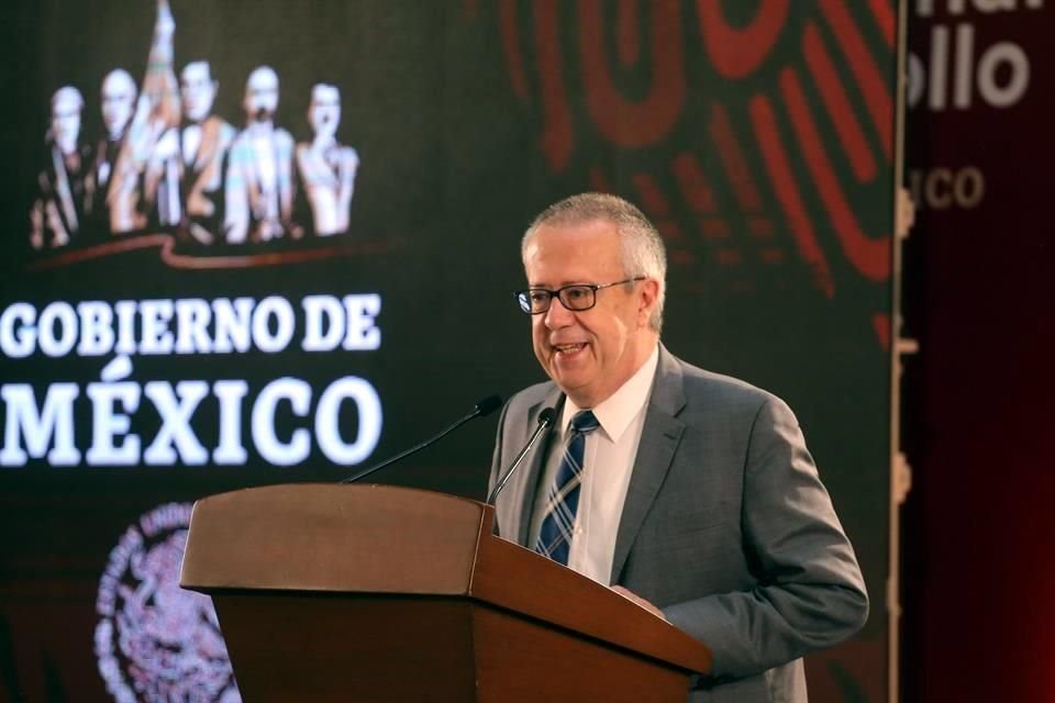 Carlos Urzúa, Secretario de Hacienda y Crédito Público.