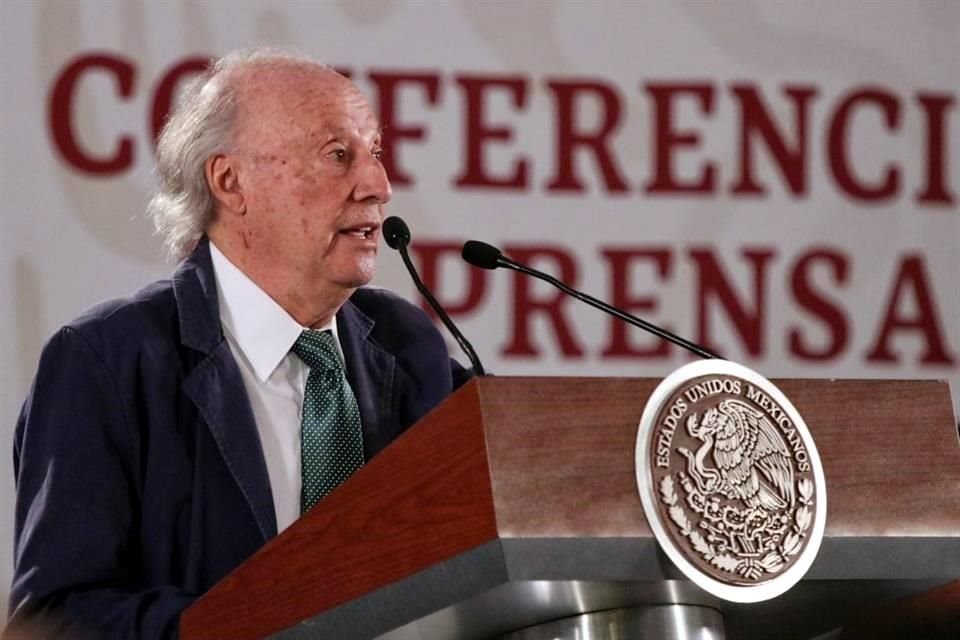 El nuevo Secretario en conferencia de prensa en Palacio Nacional.