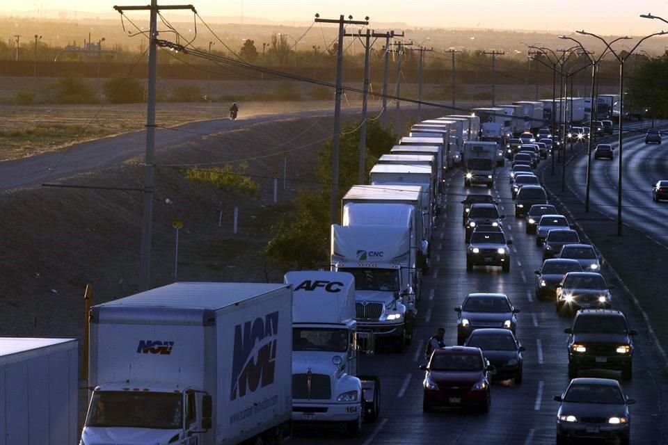 Líderes empresariales auguran que la decisión de Trump de subir aranceles a México afectará comercio fronterizo, empleo y a consumidores.