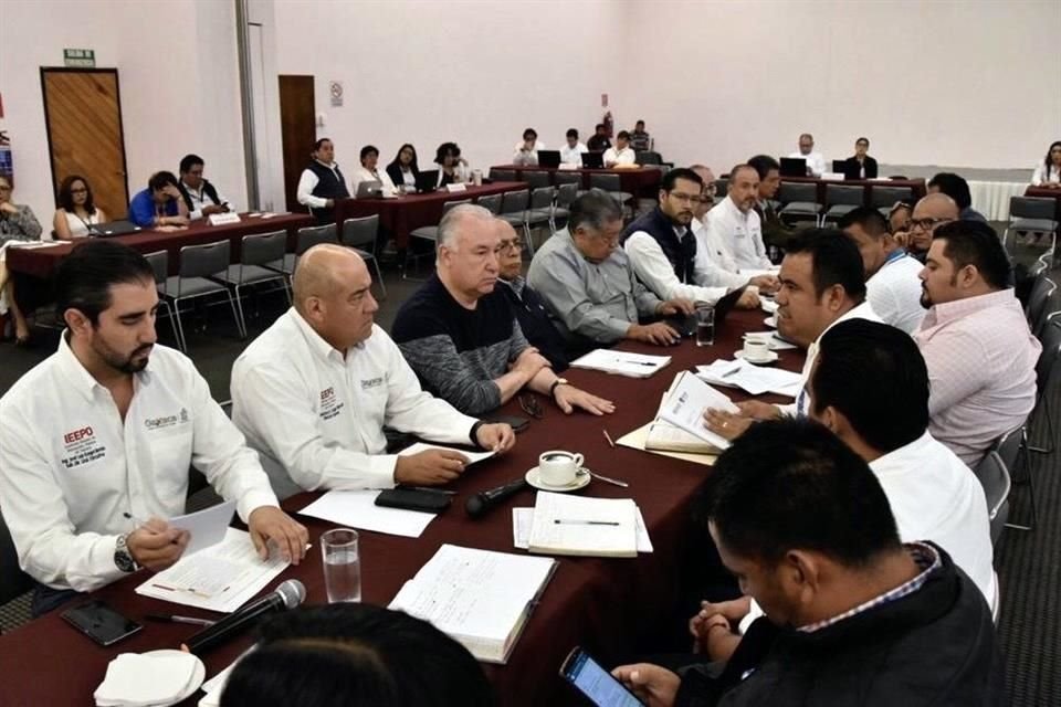 Líderes del magisterio disidente y funcionarios se reunieron en Oaxaca.