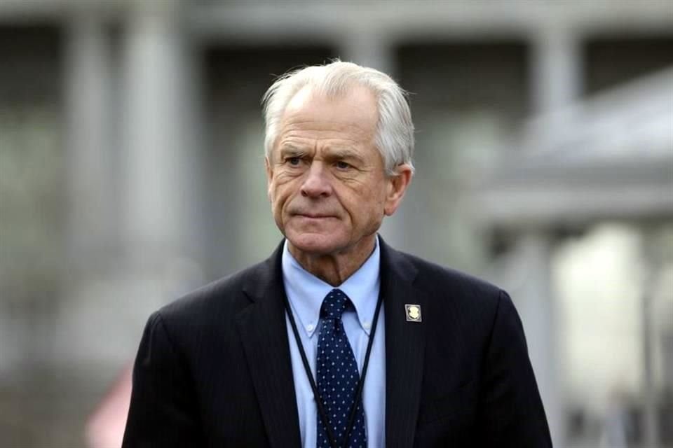 Peter Navarro, asesor comercial de EU, dijo que aranceles de Trump podrían no entrar en vigencia porque ahora tienen la atención de México.