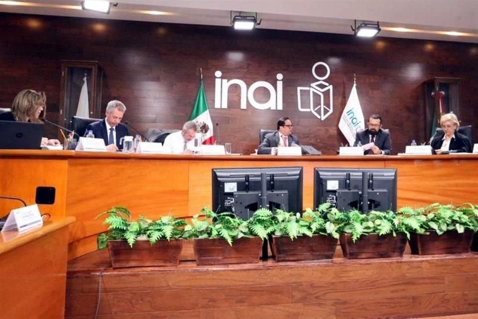 Aspecto de la sesión de este miércoles del pleno de comisionados del INAI.