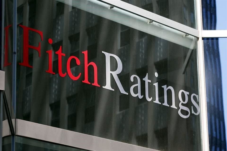 Fitch reafirmó la calificación de México, pero advirtió que enfrenta retos como la desaceleración de EU, la débil gobernabilidad, políticas que afectan la inversión y la deuda de Pemex.