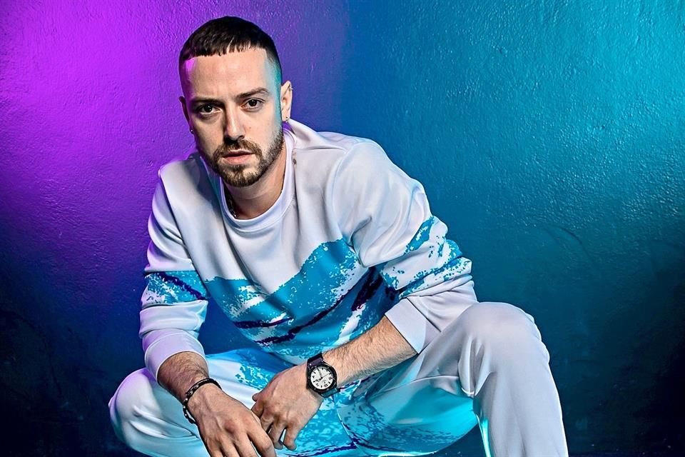 El cantante acaba de lanzar el EP 'D. N. A.', con ritmo urbano y latino.