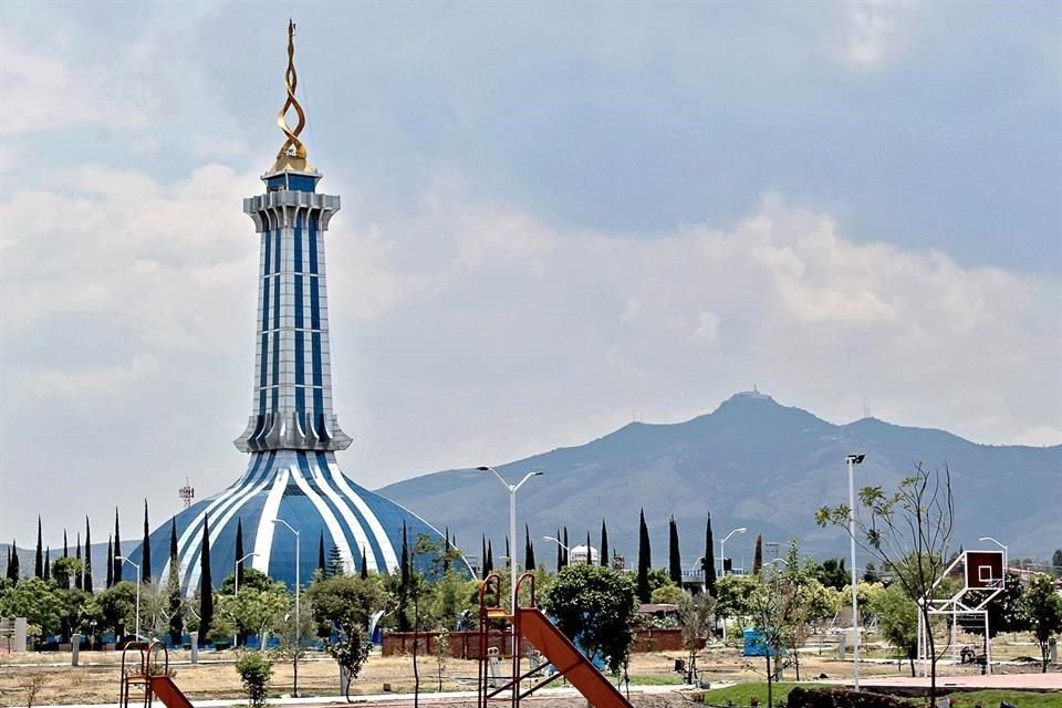 El complejo, inaugurado en 2011, se edificó en un predio de 8 mil metros cuadrados que adquirió la Iglesia sobre la autopista Guanajuato-Silao.