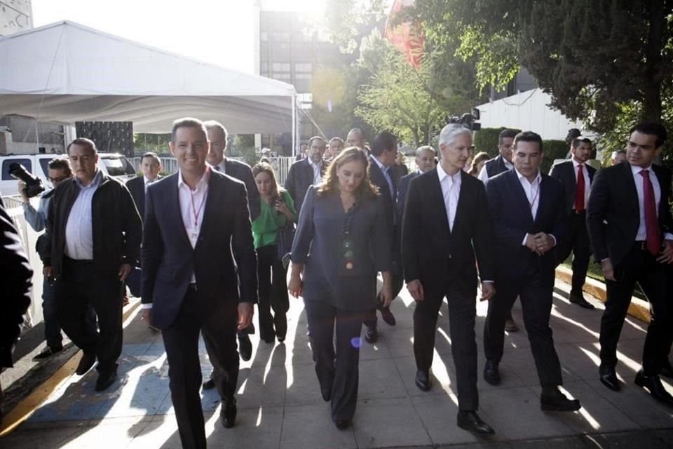 Los gobernadores Alejandro Murat, Alfredo del Mazo y Alejandro Moreno asistieron a la sesión extraordinaria del Consejo Político Nacional del PRI.