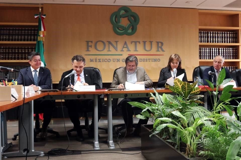 El Fondo Nacional de Fomento al Turismo aplazó un mes la aclaración de dudas de las empresas interesadas en el contrato para la ingeniería básica del Tren Maya.