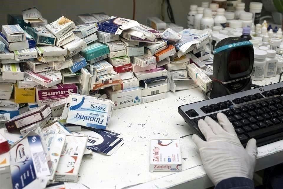 Farmacéuticos alertaron que Gobierno no cuenta con infraestructura para 200 millones de piezas de medicamento que planea entregar cada mes en 2 mil unidades de salud.