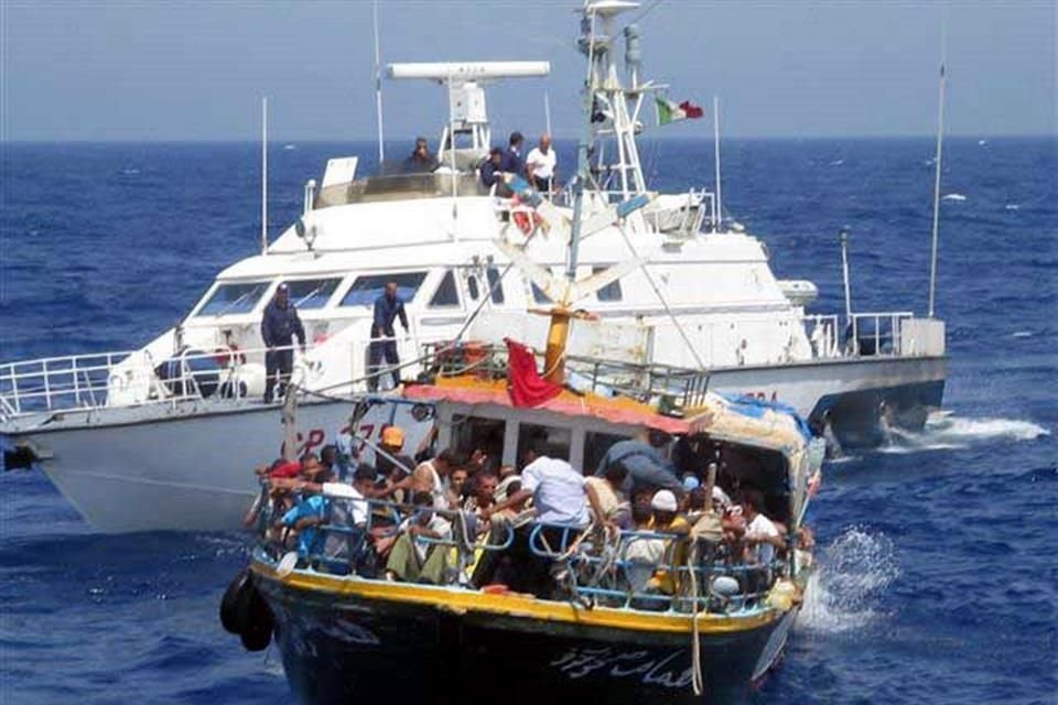 Italia adoptó un decreto que impedirá que barcos de ONGs que lleven migrantes sin permiso; enfrentarían sanciones de hasta 50 mil dólares.