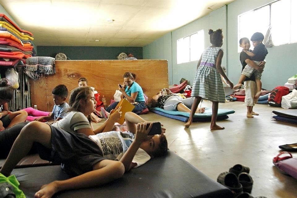 Autoridades de EU dan citas para atender solicitudes de asilo hasta dentro de un año, en tanto, migrantes esperarán en territorio mexicano.