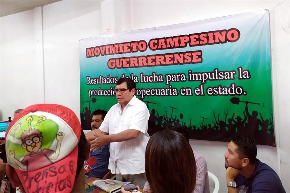 Dirigentes de la UNTA, CNC, y Antorcha Campesina ofrecieron conferencia de prensa.