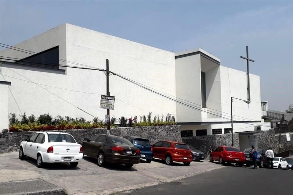 Feligreses de la iglesia Santísima Cristo Salvador oraron y marcharon por la liberación del sacerdote Francisco Bautista.